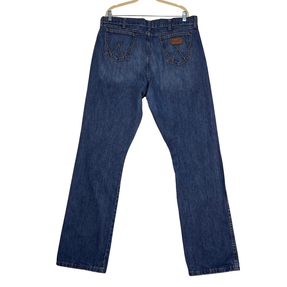 Wrangler Retro Relaxed Boot Jeans Mens 38x36 (39x36) TALL Med Wash Western FLAWS - Picture 3 of 16